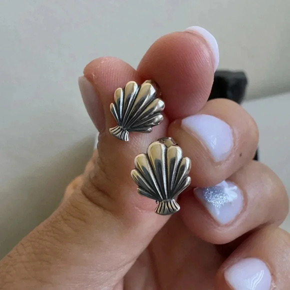 925 Sterling Silver Sea Shell Earring Studs - Picture 5 of 6